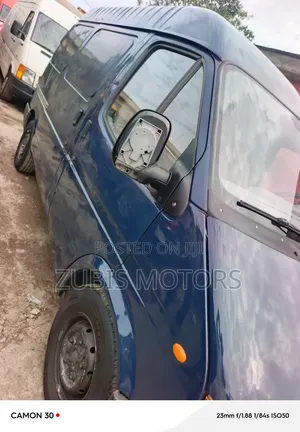 Ford Transit 2000 Blue