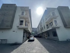 4bdrm Townhouse / Terrace in Elegushi-Ikate for rent