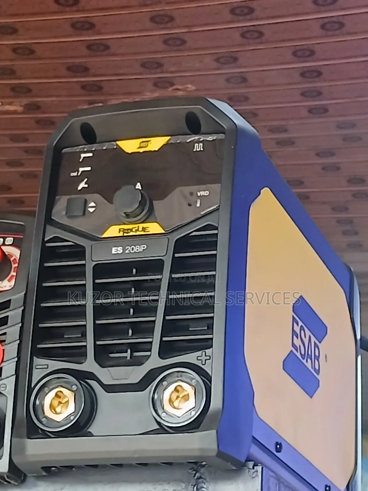 ES 208iP ROGUE ESAB Welding Machine