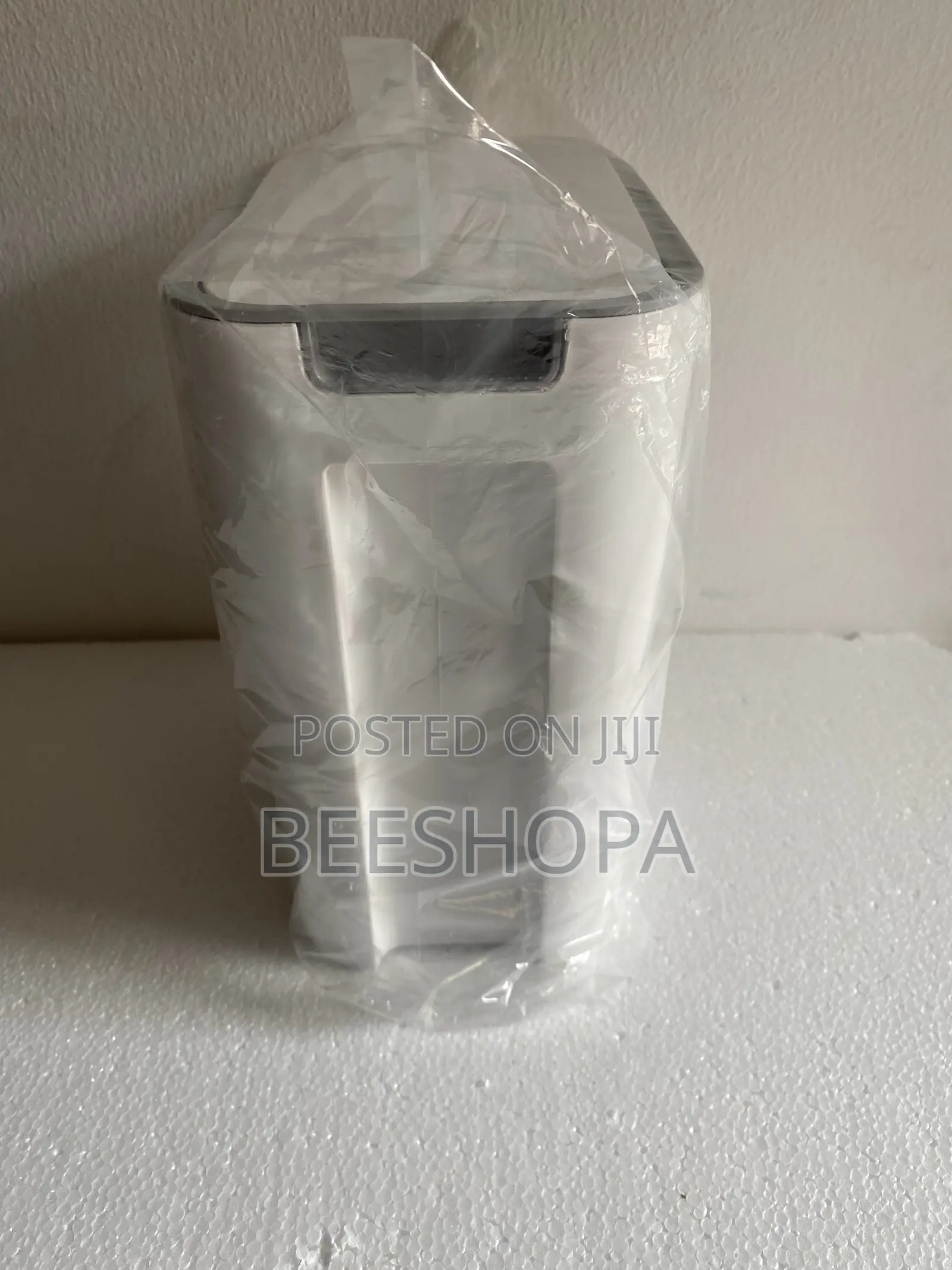Simple and Stylish Waste Can