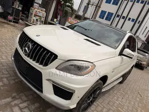 Mercedes-Benz M Class ML63 AMG 4dr SUV AWD (5.5L 8cyl Turbo 7A) 2014