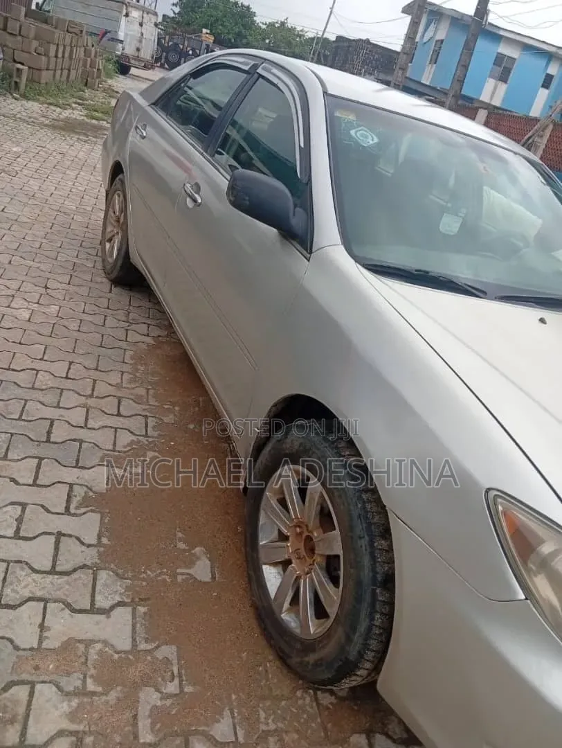 Toyota Camry 2006 Gold