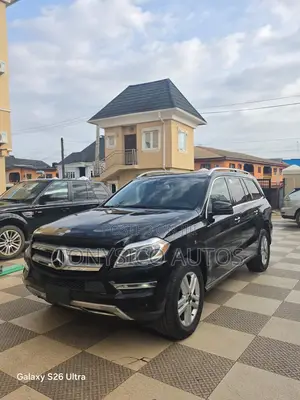 Mercedes-Benz GL-Class GL550 4MATIC 4dr SUV AWD (4.7L 8cyl Turbo 7A)