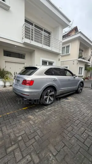 Bentley Bentayga W12 First Edition AWD 2017 Silver