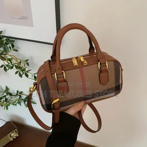 Luxury Boston Handbag Zipper Closure Stylish Refined Women's