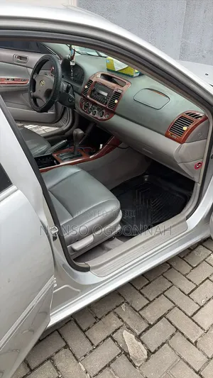 Toyota Camry 2005 Silver