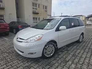Toyota Sienna XLE 2008 White