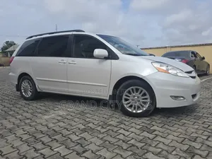 Toyota Sienna XLE 2008 White