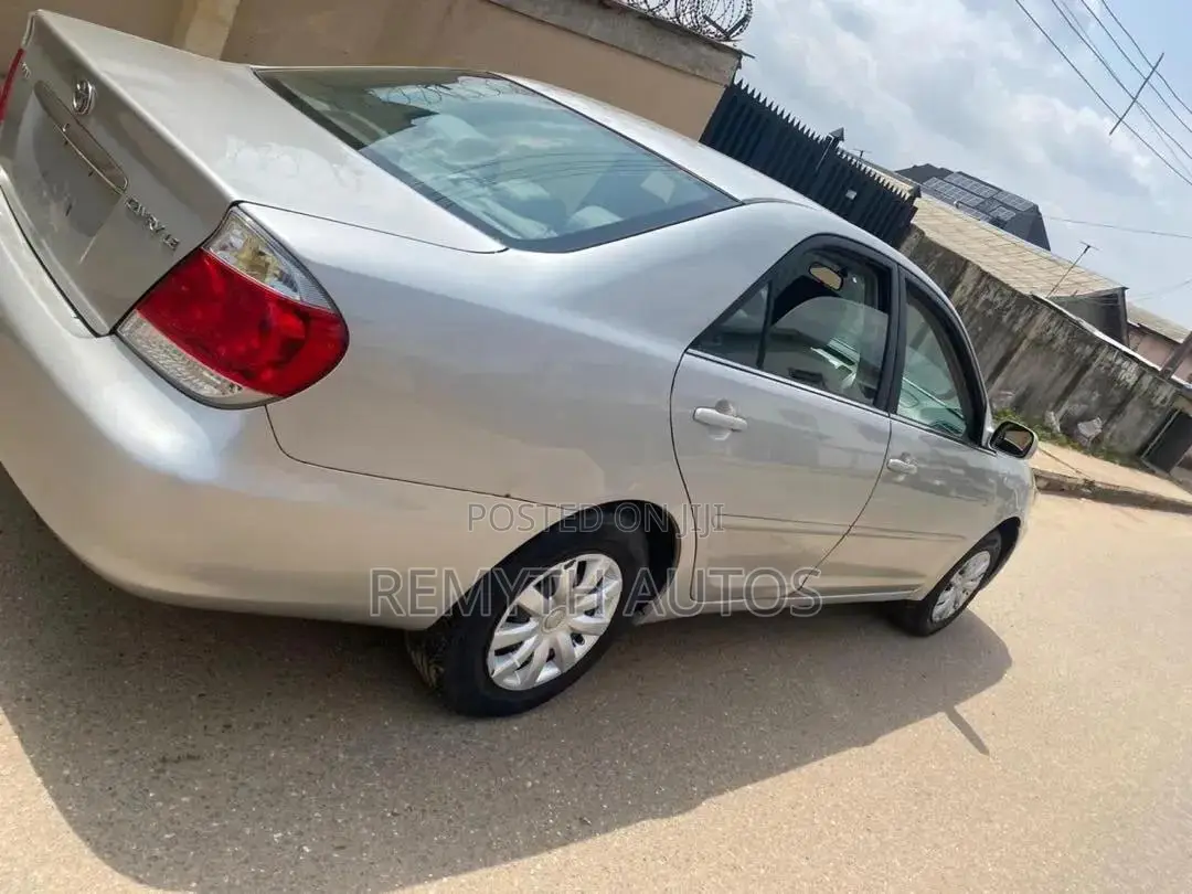 Toyota Camry 2005 Silver