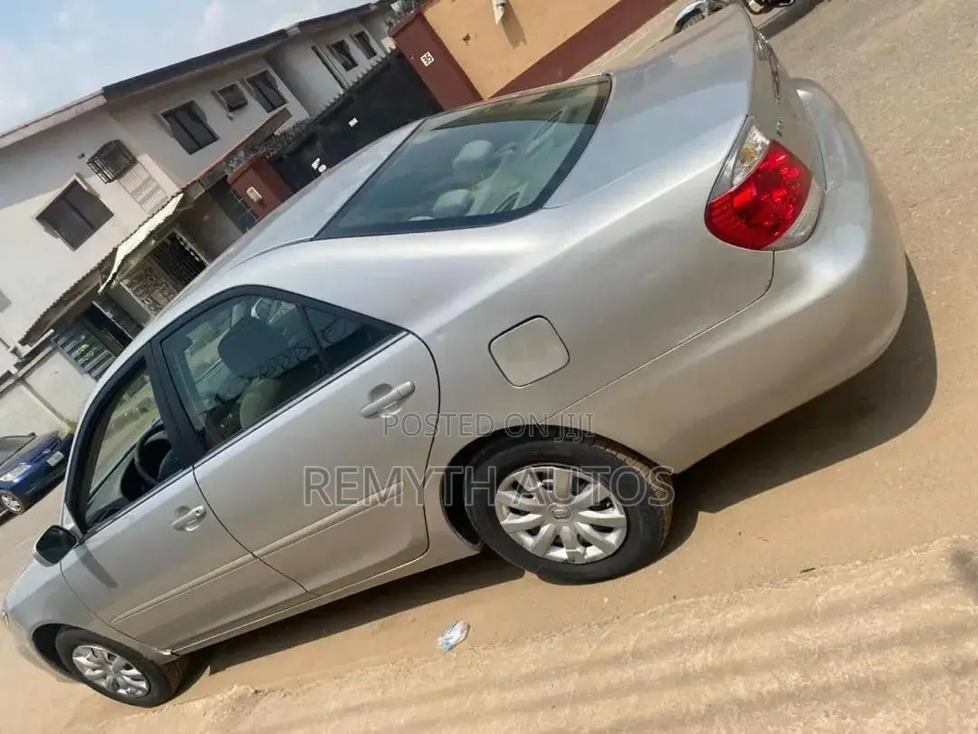 Toyota Camry 2005 Silver
