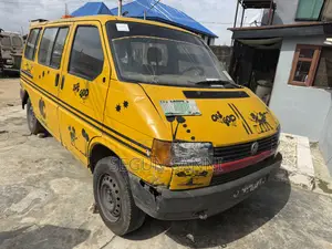 Volkswagen Transporter 2005 Yellow