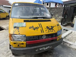Volkswagen Transporter 2005 Yellow