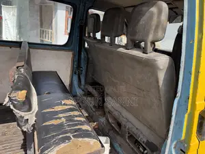 Volkswagen Transporter 2005 Yellow