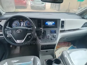 Toyota Sienna 2016 Gray