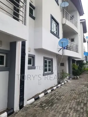 3bdrm Apartment in Lekki Phase 1 for rent