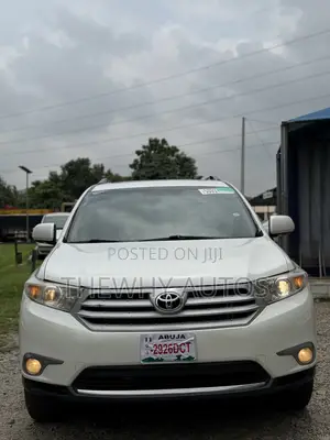 Toyota Highlander Limited 3.5L 2WD 2013 White