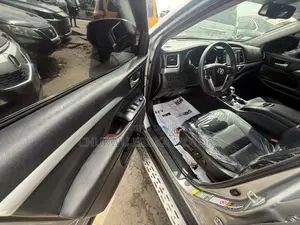 Toyota Highlander XLE 4dr SUV AWD (3.5L 6cyl 6A) 2015 Silver