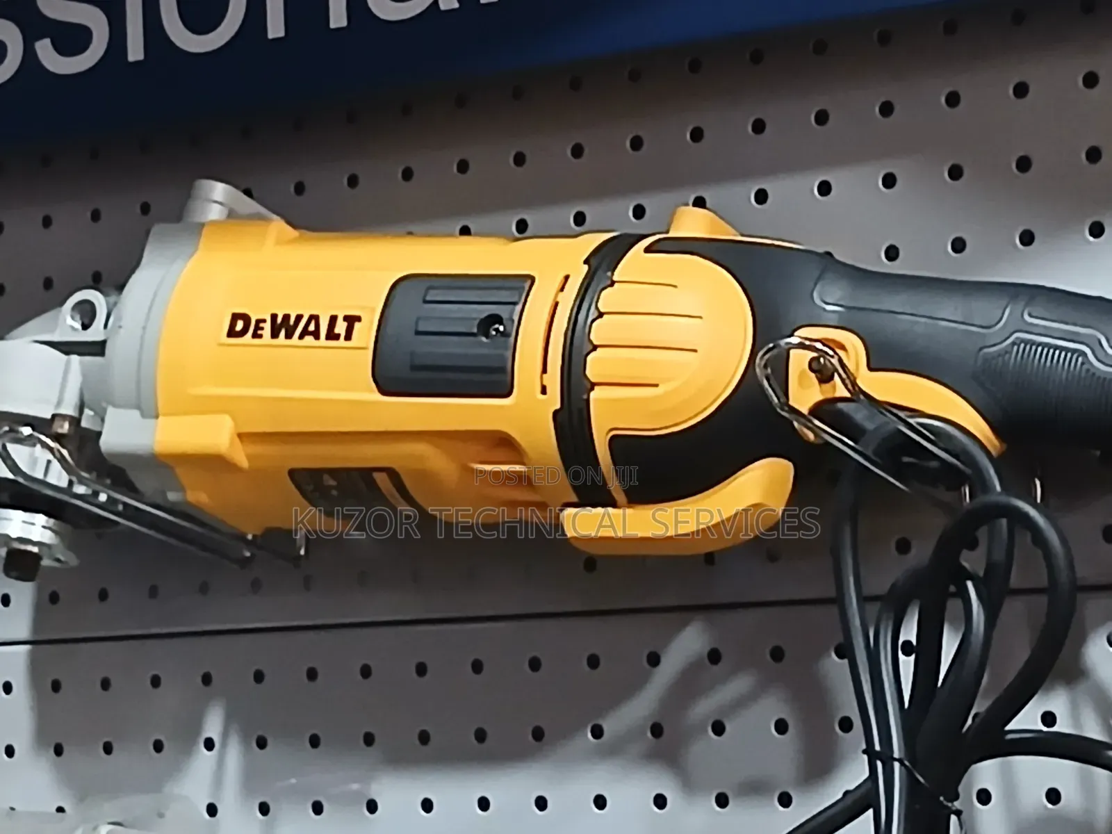 DWE4579 Dewalt Angle Grinder