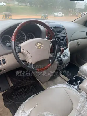 Toyota Sienna XLE AWD 2005 White