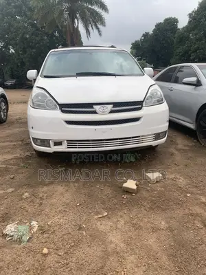 Toyota Sienna XLE AWD 2005 White