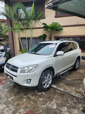 Toyota RAV4 2010 White