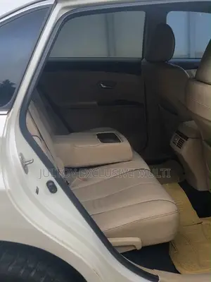 Toyota Venza LE 2011 White