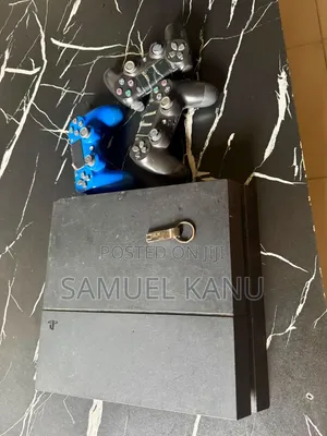Hacked Ps4 With 3 Pads, 2 Games Inside for Sale