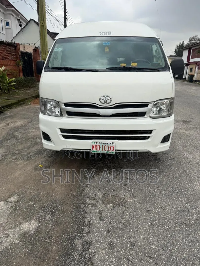 Toyota HiAce 2014 White