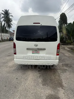 Toyota HiAce 2014 White