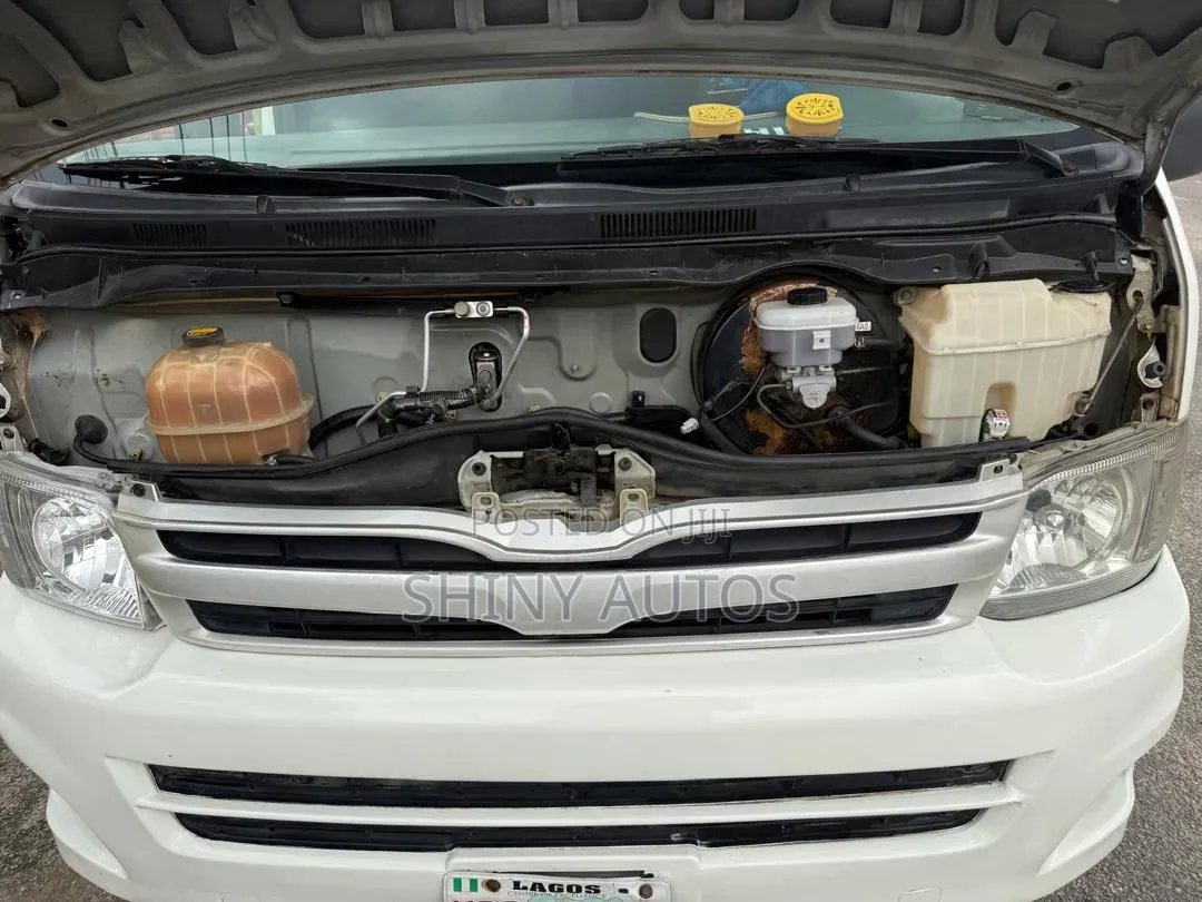 Toyota HiAce 2014 White