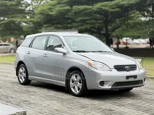 Toyota Matrix Hatchback FWD (1.8L 4cyl 5M) 2005 Silver