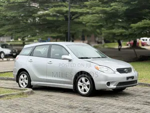 Toyota Matrix Hatchback FWD (1.8L 4cyl 5M) 2005 Silver