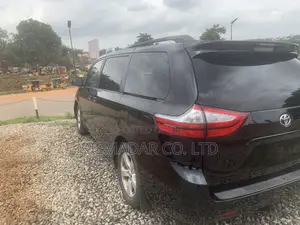 Toyota Sienna 2015 Black