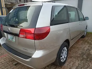 Toyota Sienna 2005 Silver