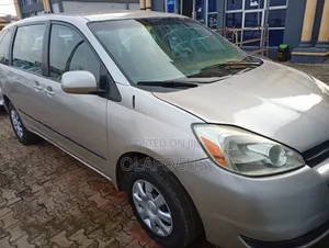 Toyota Sienna 2005 Silver