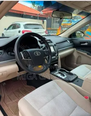 Toyota Camry LE 4dr Sedan (2.5L 4cyl 6A) 2012 Gold