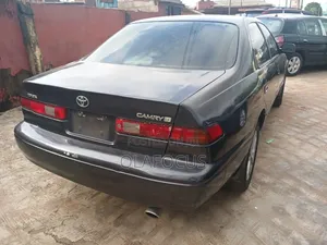 Toyota Camry 2000 Black