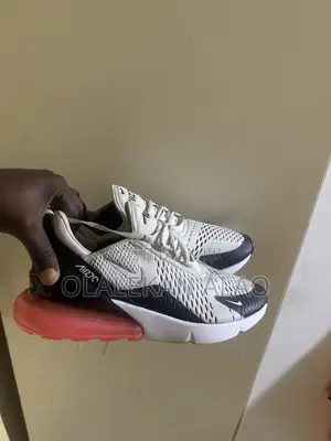 Nike Air Max 270