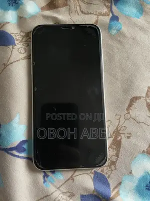 Apple iPhone XR 64 GB White