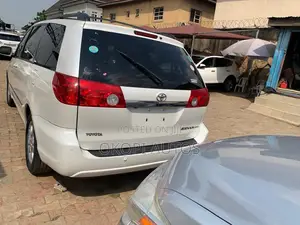 Toyota Sienna 2005 White