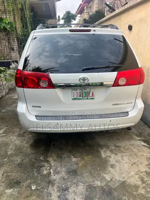Toyota Sienna Limited 7 Passenger 2010 White