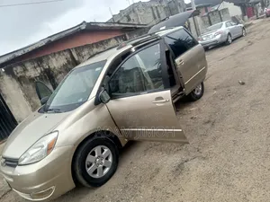 Toyota Sienna 2006 Gold