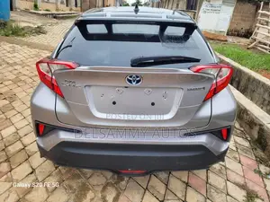 Toyota C-HR XLE FWD Sport Utility (2.0L 4cyl 2AM) 2018 Gray