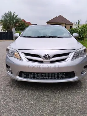 Toyota Corolla LE 4dr Sedan (1.8L 4cyl 4A) 2013 Silver