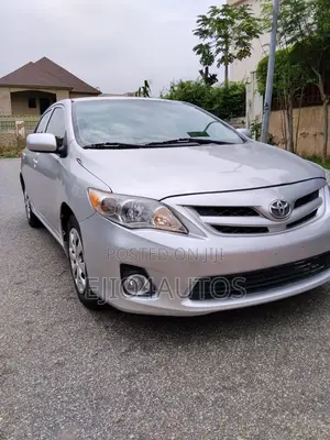Toyota Corolla LE 4dr Sedan (1.8L 4cyl 4A) 2013 Silver
