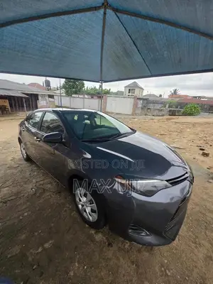 Toyota Corolla LE (1.8L 4cyl 2A) 2018 Blue