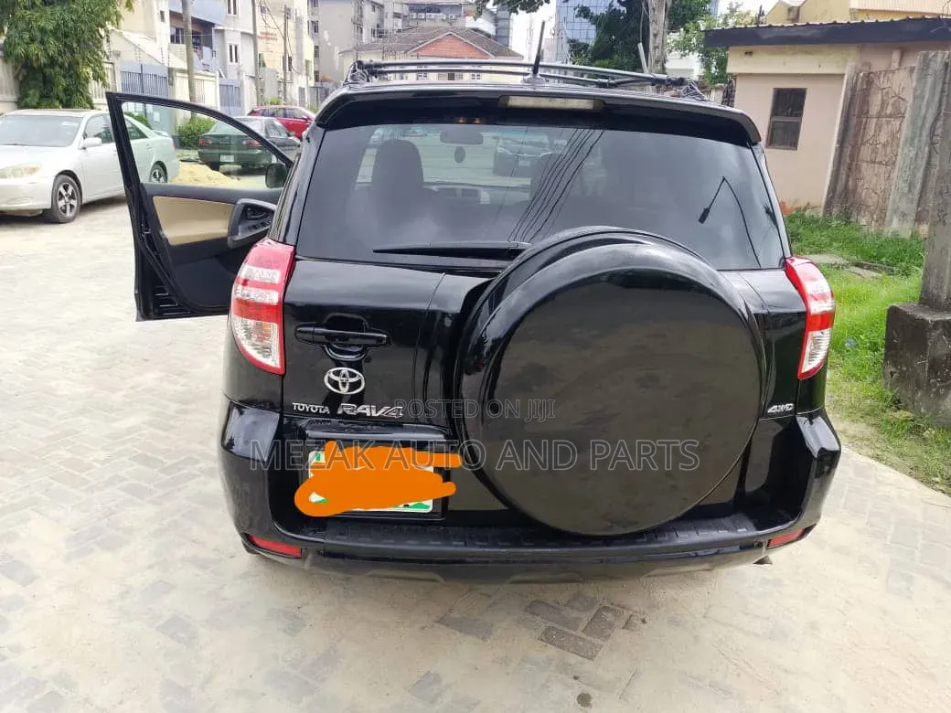 Toyota RAV4 2010 Black