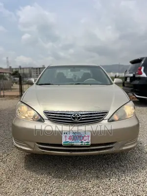 Toyota Camry LE 4dr Sedan (2.4L 4cyl 4A) 2004 Gold