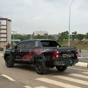 New Toyota Hilux 2025 Black