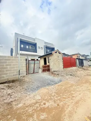 4bdrm Duplex in Ilupeju for sale